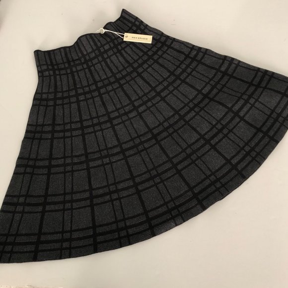 Max Studio Dresses & Skirts - MAX STUDIO Women's Short A-Line Knit Skirt Size M